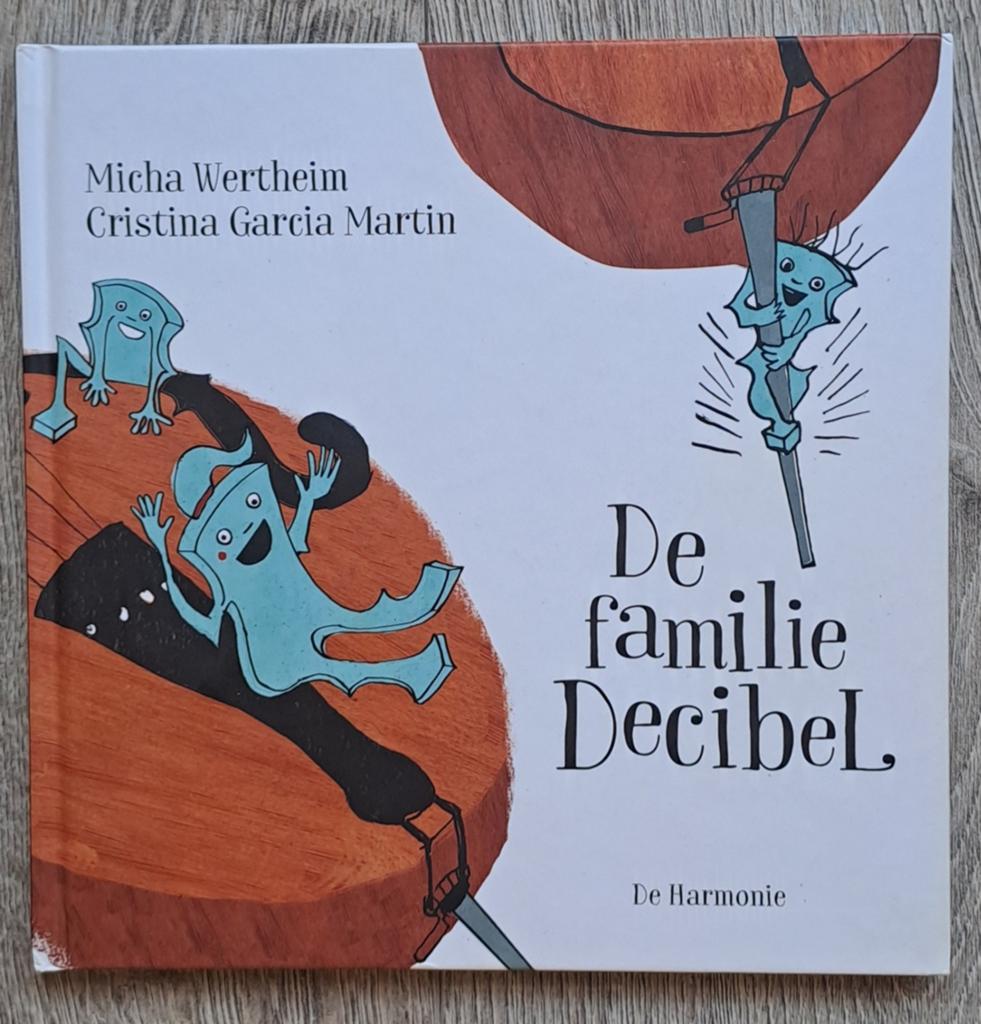 De familie Decibel - Gesigneerd Micha Wertheim / Fay Lovsky, Verzenden, Zo goed als nieuw, Instrument