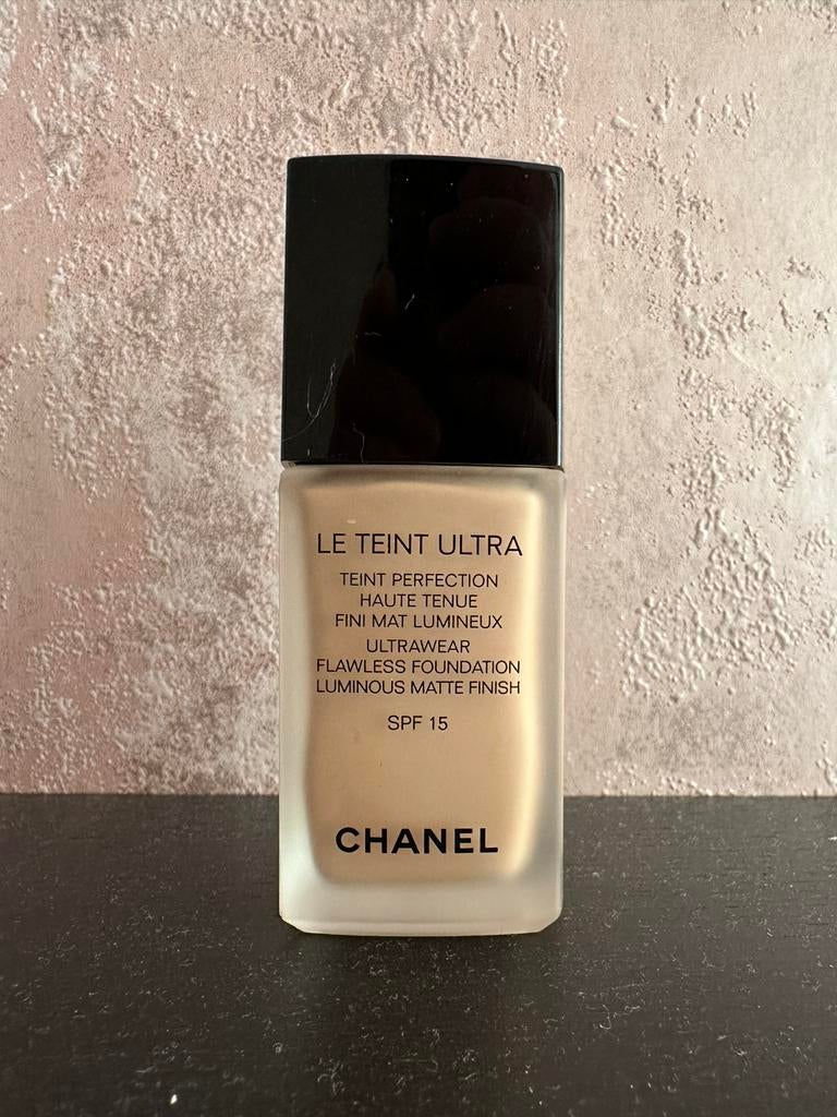 Chanel Le Teint Ultra Foundation 40 Beige, Gehele gezicht, Beige, Ophalen of Verzenden, Zo goed als nieuw