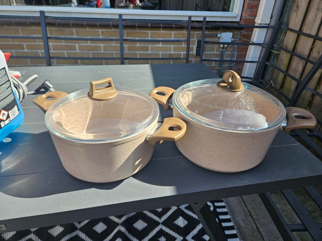 Set van 2 nieuwe pannen met deksel - 24 cm en 28, Ophalen, Nieuw, Rvs, Pannenset