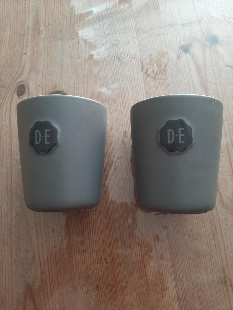 DOUWE EGBERTS - 2 ORGINELE BEKERS  ZONDER OOR - MAT GRIJS, Ophalen of Verzenden, Zo goed als nieuw, Effen, Kop(pen) en/of Schotel(s)