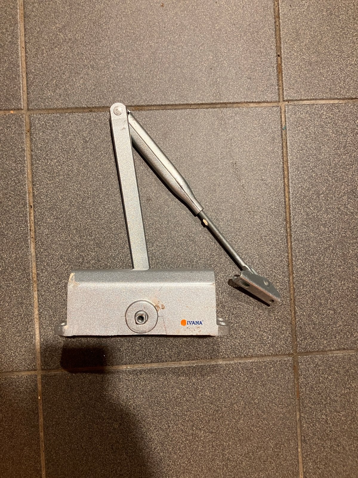 Ivana Deurdranger - Zilverkleurig, Doe-het-zelf en Verbouw, Ophalen of Verzenden, Gebruikt, Overige materialen, Overige typen