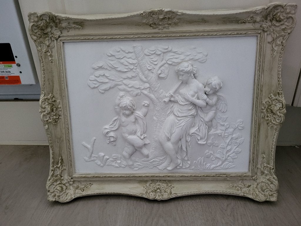 Brocante schilderij met Plaquette met relief, Ophalen of Verzenden