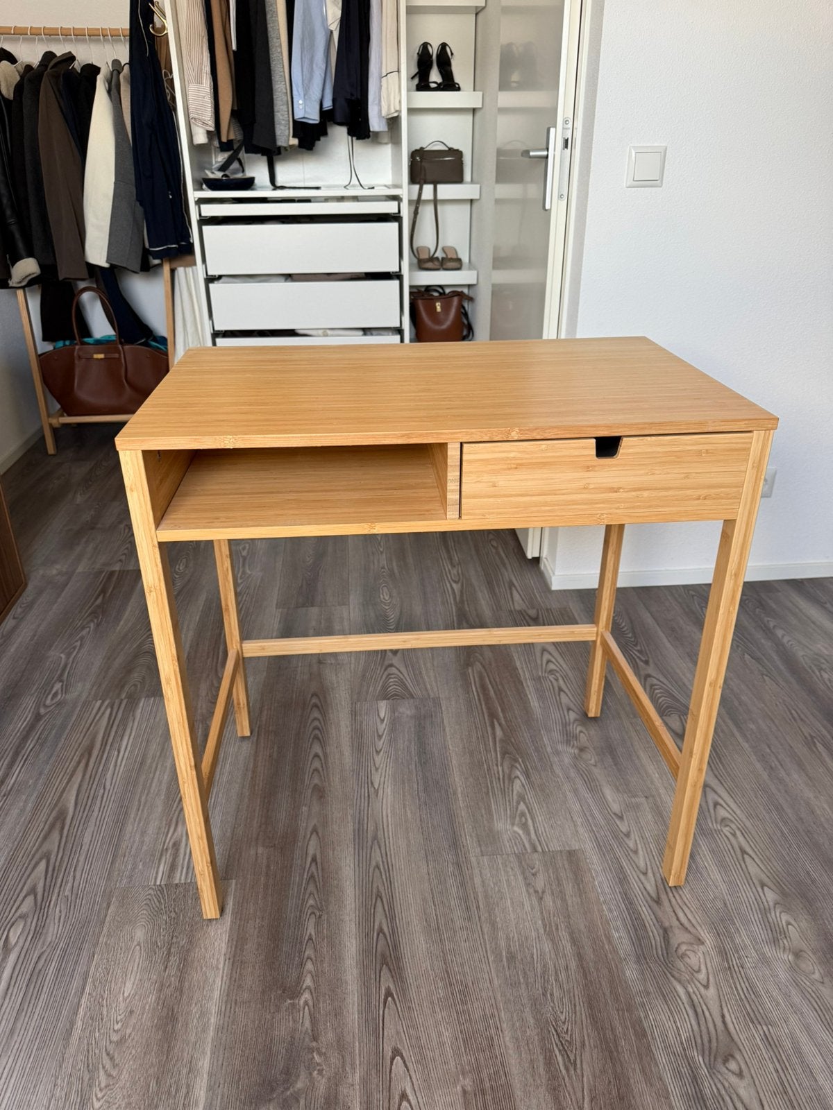 Bamboe bureau van Ikea, Huis en Inrichting, Bureaus, Zo goed als nieuw, Overige typen, IKEA, Scandinavisch, Overige materialen