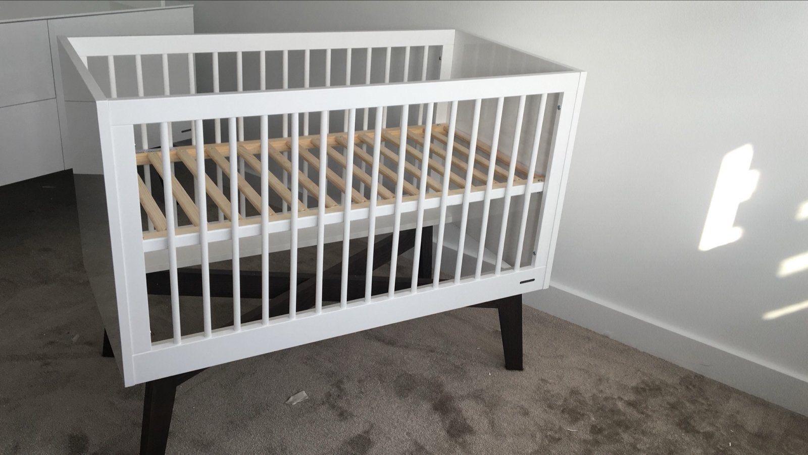 Kiddsmill babykamer sixties wit/walnoot compleet, Ophalen, Gebruikt, 70 tot 85 cm, 140 tot 160 cm