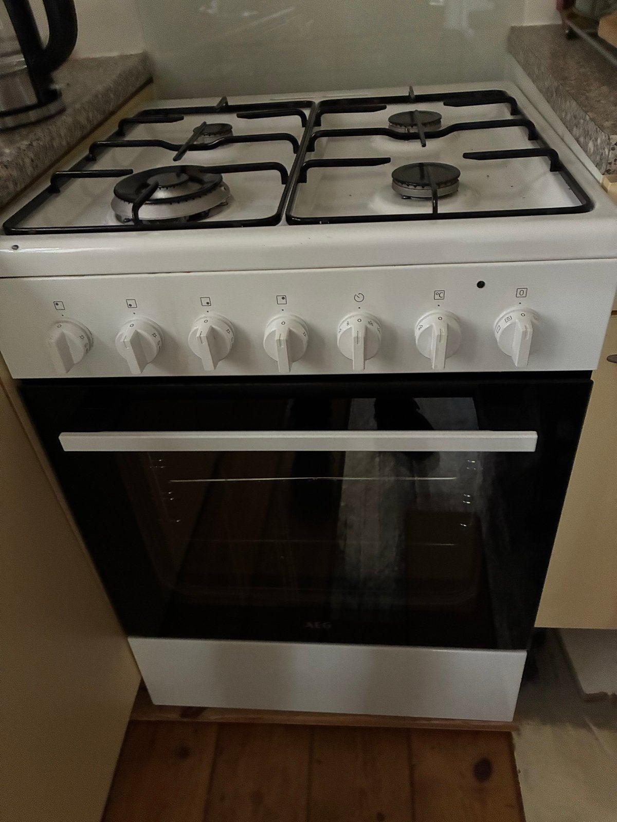AEG Gasfornuis met Oven - 60 cm breed, wit met zwart, Ophalen, 4 kookzones, Zo goed als nieuw, Gas