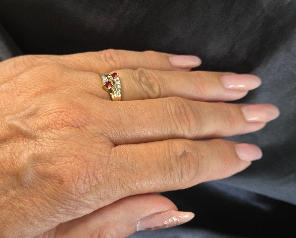 Gouden Vintage ring met rode saffier en diamant. 2026/504, ., Ophalen of Verzenden, Zo goed als nieuw, Met edelsteen