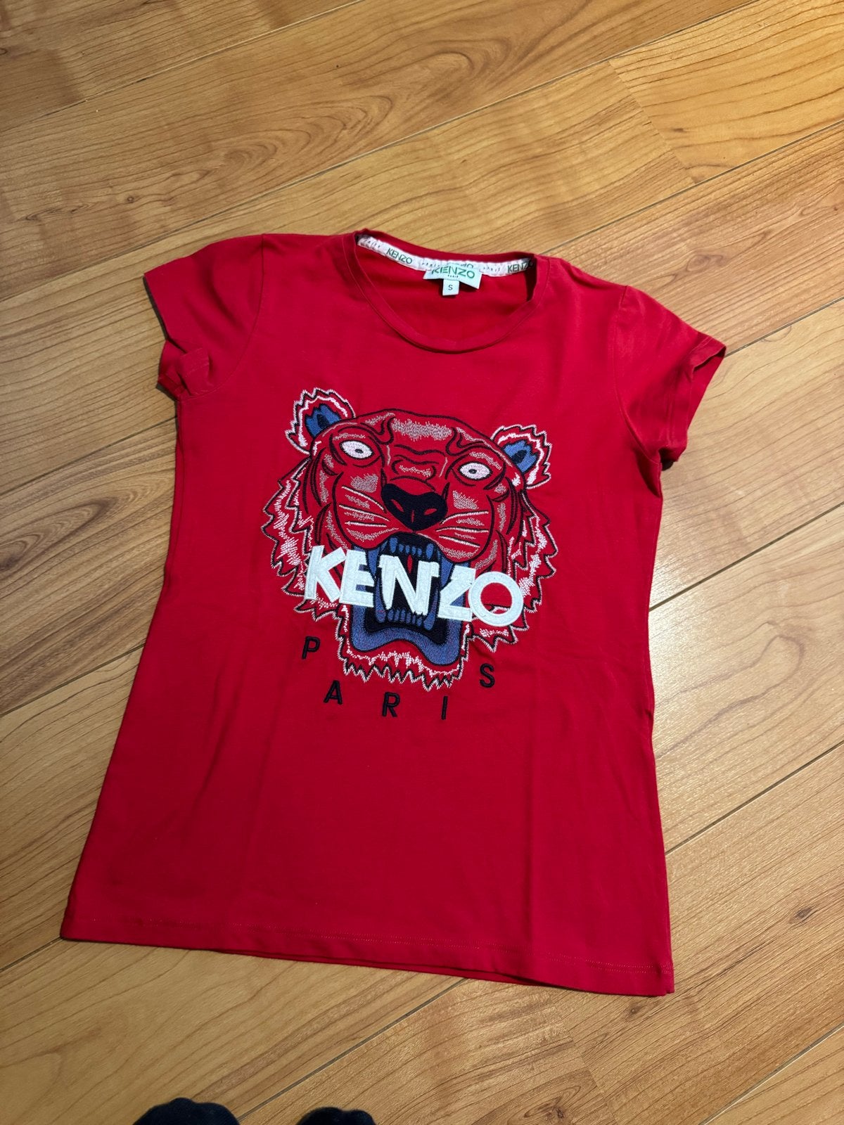 Kenzo T-shirt rood met tijgerprint - Maat S, Ophalen of Verzenden, Zo goed als nieuw, Korte mouw, Maat 36 (S)
