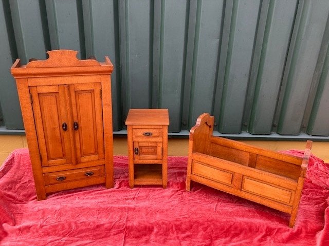 Antieke houten miniatuur slaapkamermeubels, Frans vintage, Ophalen