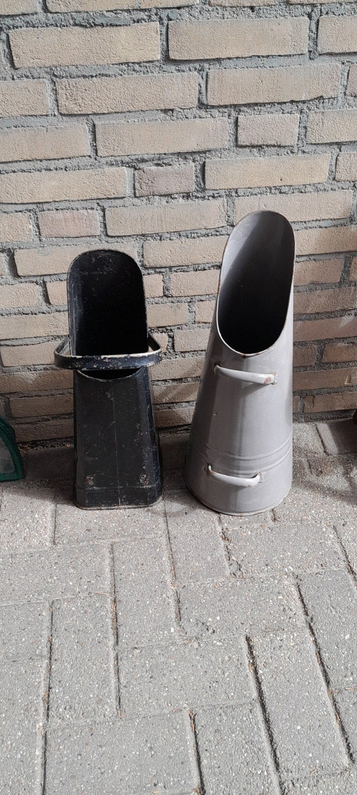 Twee kolenkitten/Paraplubakken, Huis en Inrichting, Ophalen of Verzenden, Gebruikt, Metaal