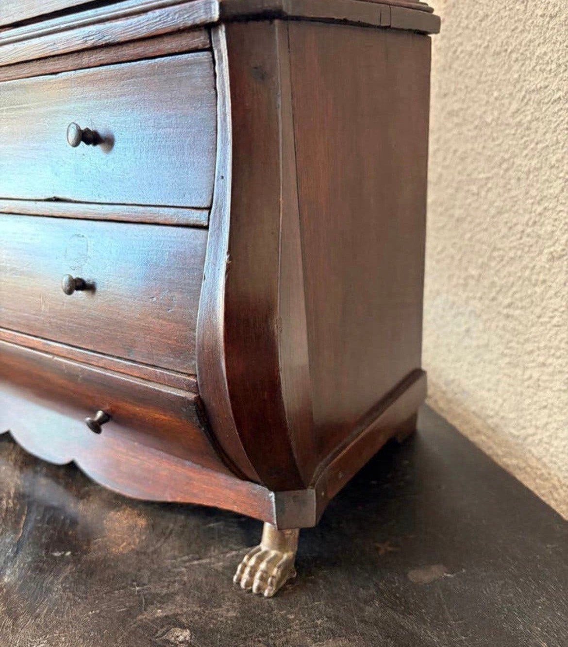 Antiek miniatuur kabinet, Ophalen