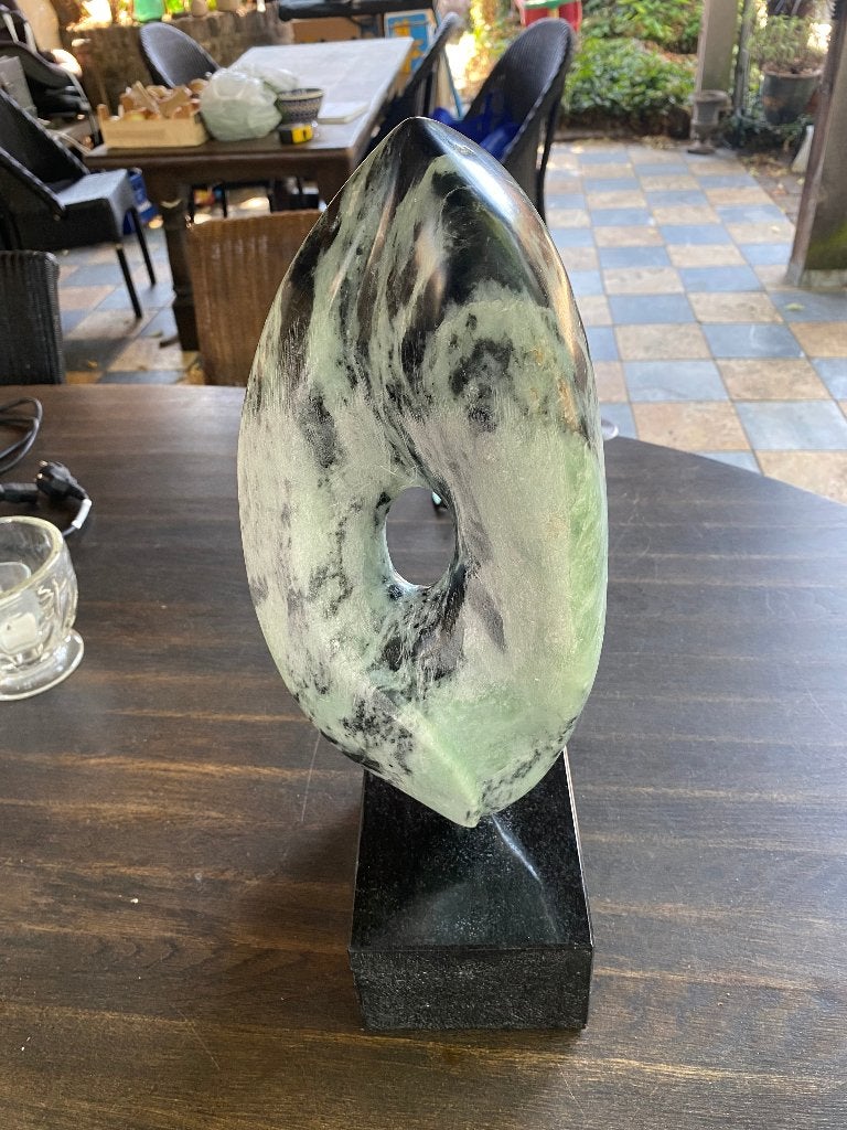 abstacte sculptuur speksteen, mogelijk ook serpentijn, Ophalen of Verzenden, 20 - 50 cm, Steen of Keramiek, Beeld