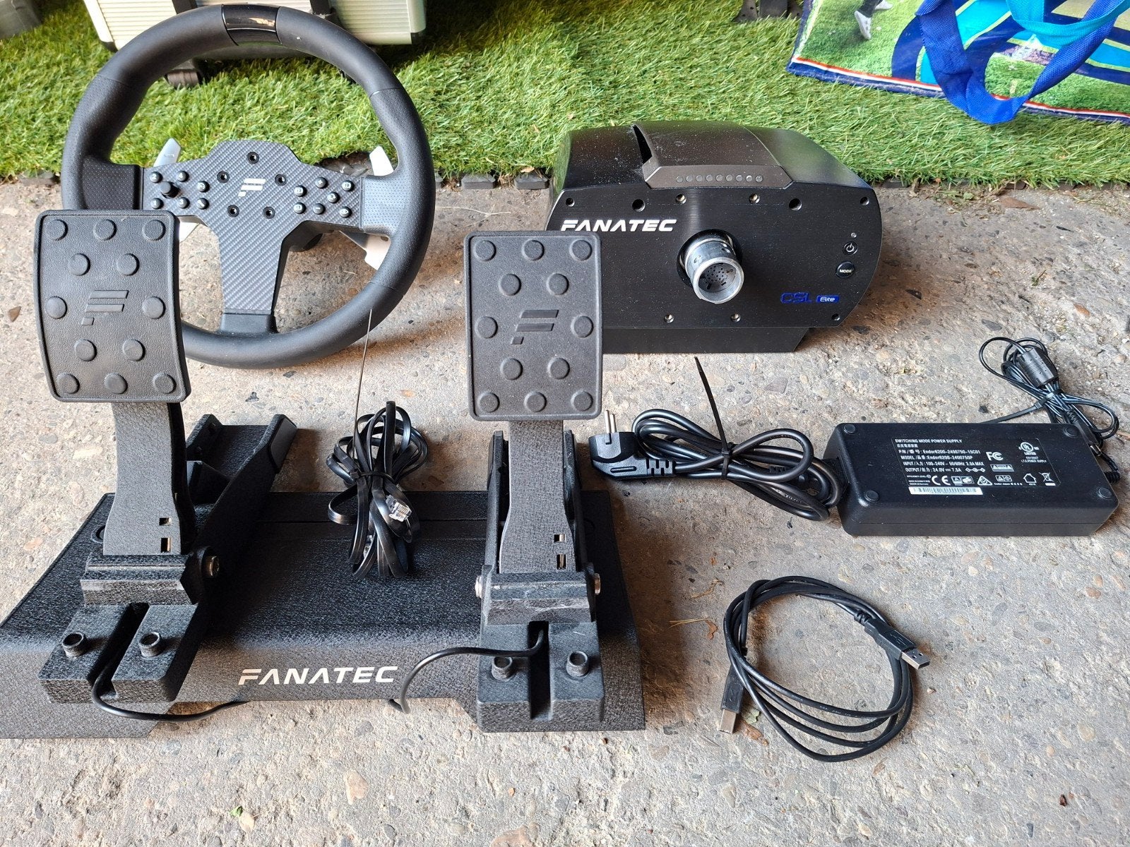Fanatec CSL Elite Racing Wheel & Pedalen Set, 1 speler, Racen en Vliegen, Ophalen of Verzenden, Zo goed als nieuw