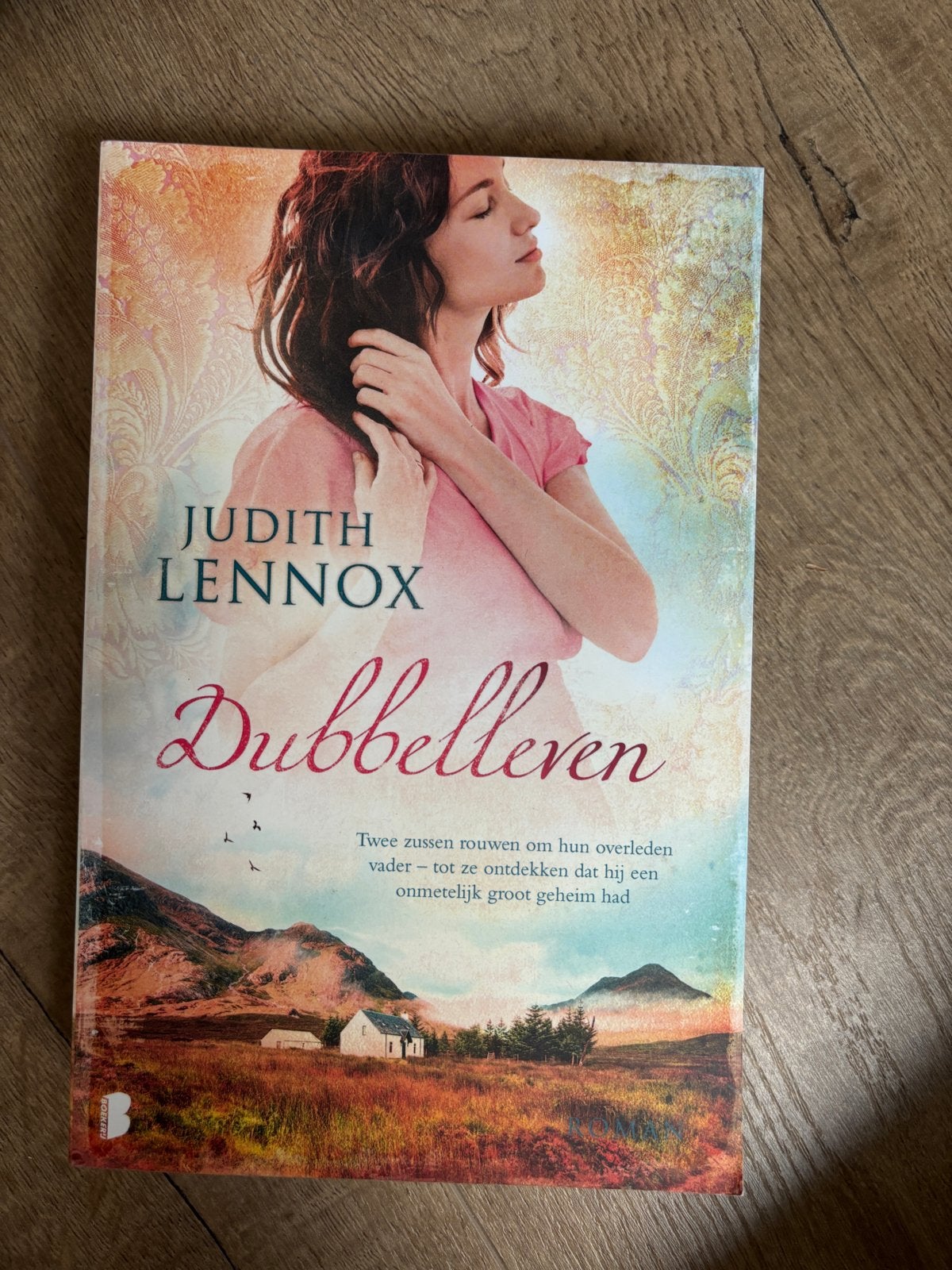 Dubbelleven - Judith Lennox, Boeken, Romans, Zo goed als nieuw, Europa overig, Ophalen of Verzenden