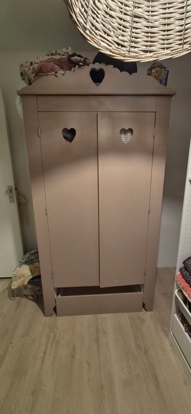 Oudroze kledingkast met hartjes, opknapper, Huis en Inrichting, Ophalen, Gebruikt, 50 tot 100 cm, Met lade(s)