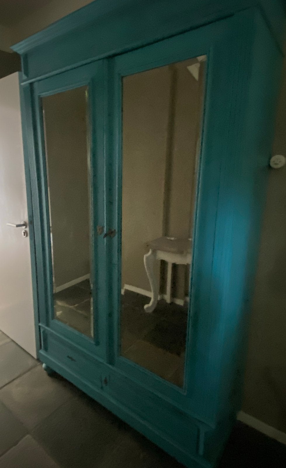 Gratis af te halen: Vintage kledingkast met spiegels, Ophalen