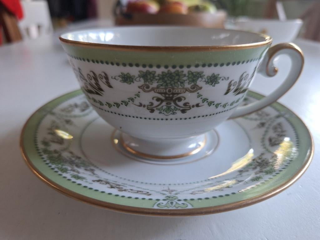 Vintage Tielsch Altwasser kop en schotel, groen/goud, Antiek en Kunst, Ophalen of Verzenden