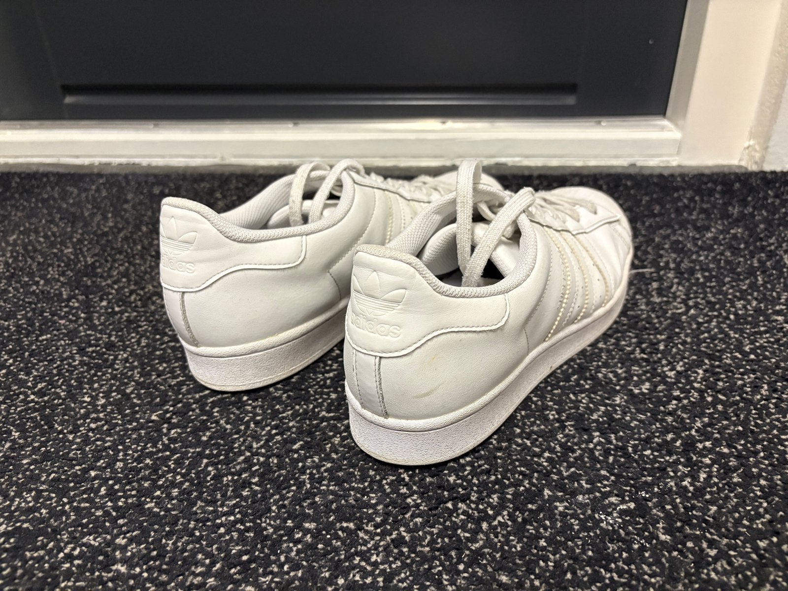 Adidas Superstar wit maat 43, Wit, Ophalen of Verzenden, Sneakers of Gympen, Gedragen