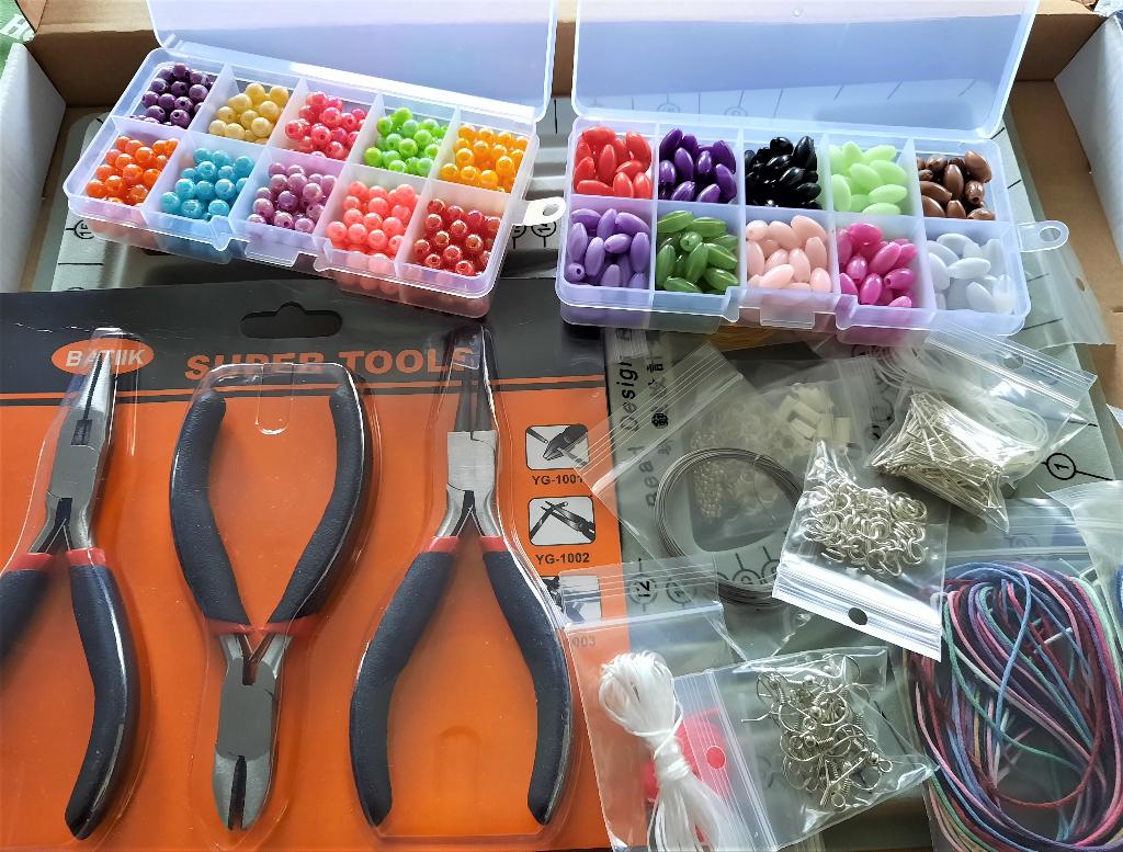 Starterspakket tangetjes doosjes met kralen en benodigheden, Hobby en Vrije tijd, Kralen en Sieraden maken, Nieuw, Overige typen