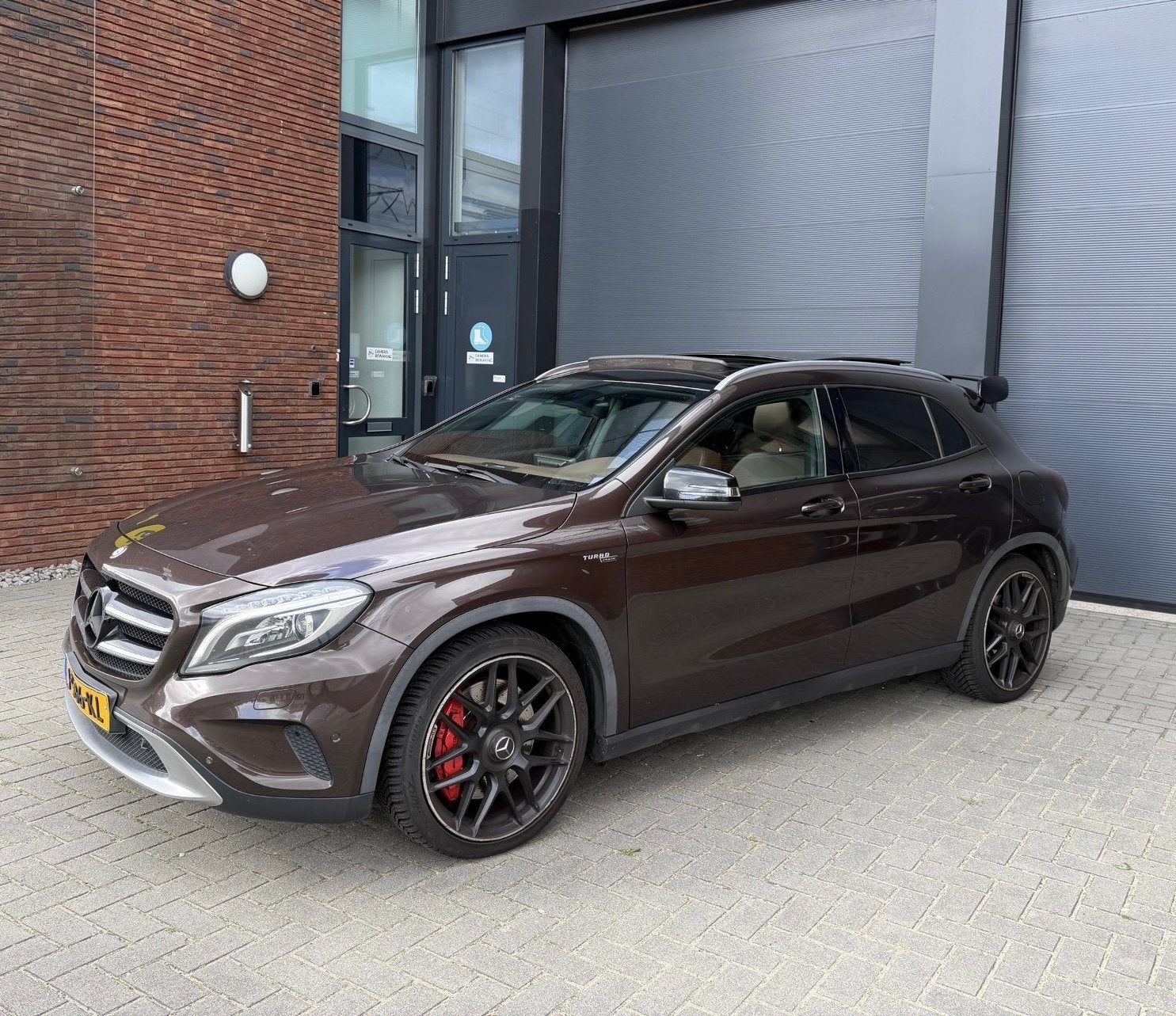 Mercedes-Benz GLA AMG 250 2.0 Aut7 4MATIC Pano Trekhaak, Auto's, Automaat, 15 km/l, 1800 kg, 4 cilinders