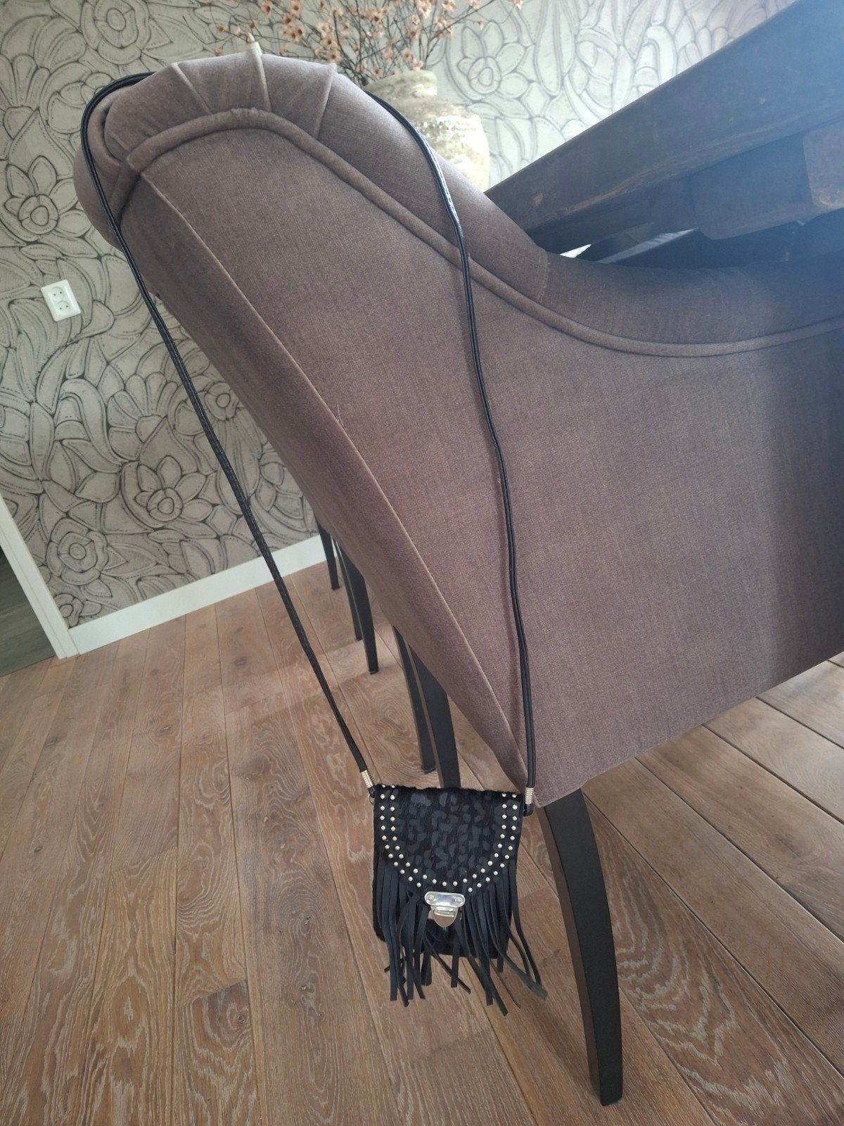 Leuk zwart tasje met franjes en studs voor telefoon, Sieraden, Tassen en Uiterlijk, Tassen | Damestassen, Ophalen of Verzenden