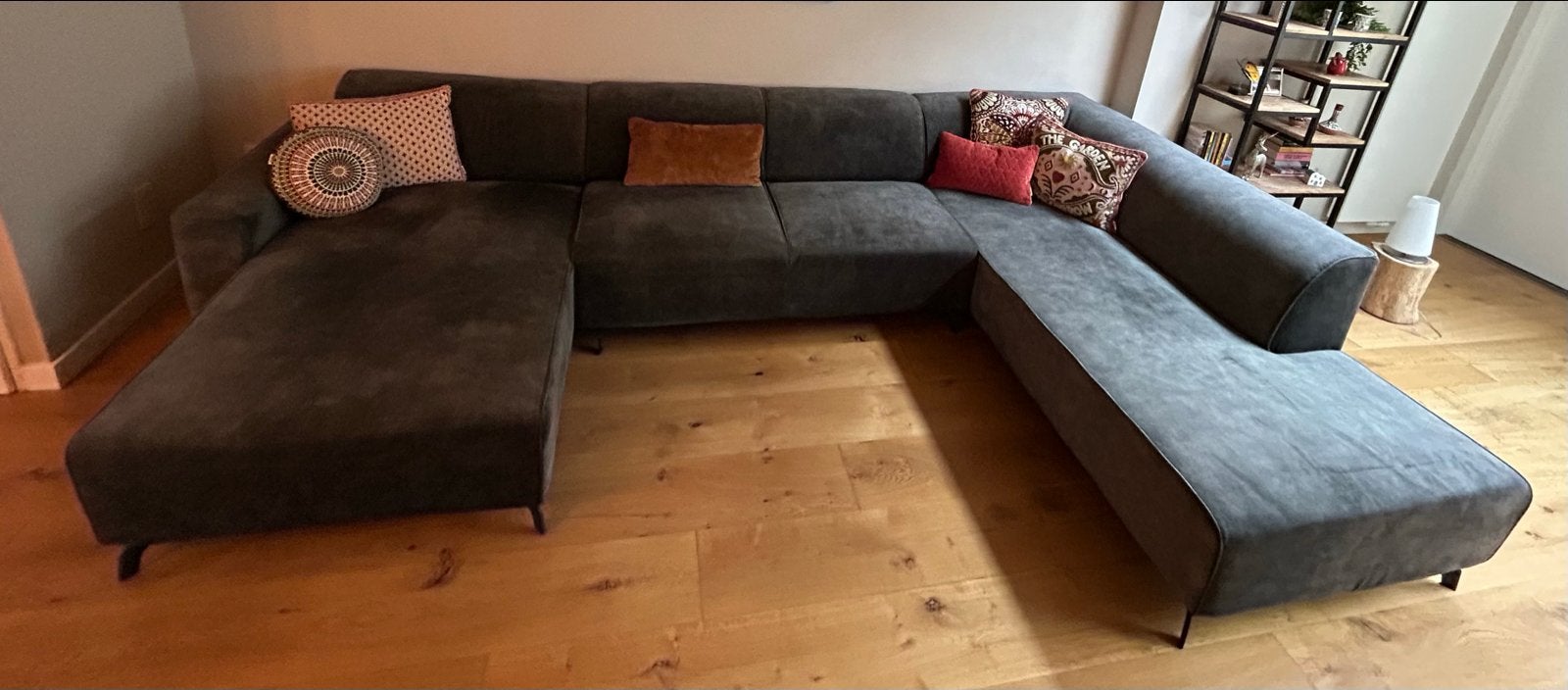 Grote U-vormige hoekbank van groene stof., Huis en Inrichting, Ophalen, Hoekbank, 300 cm of meer, Zo goed als nieuw