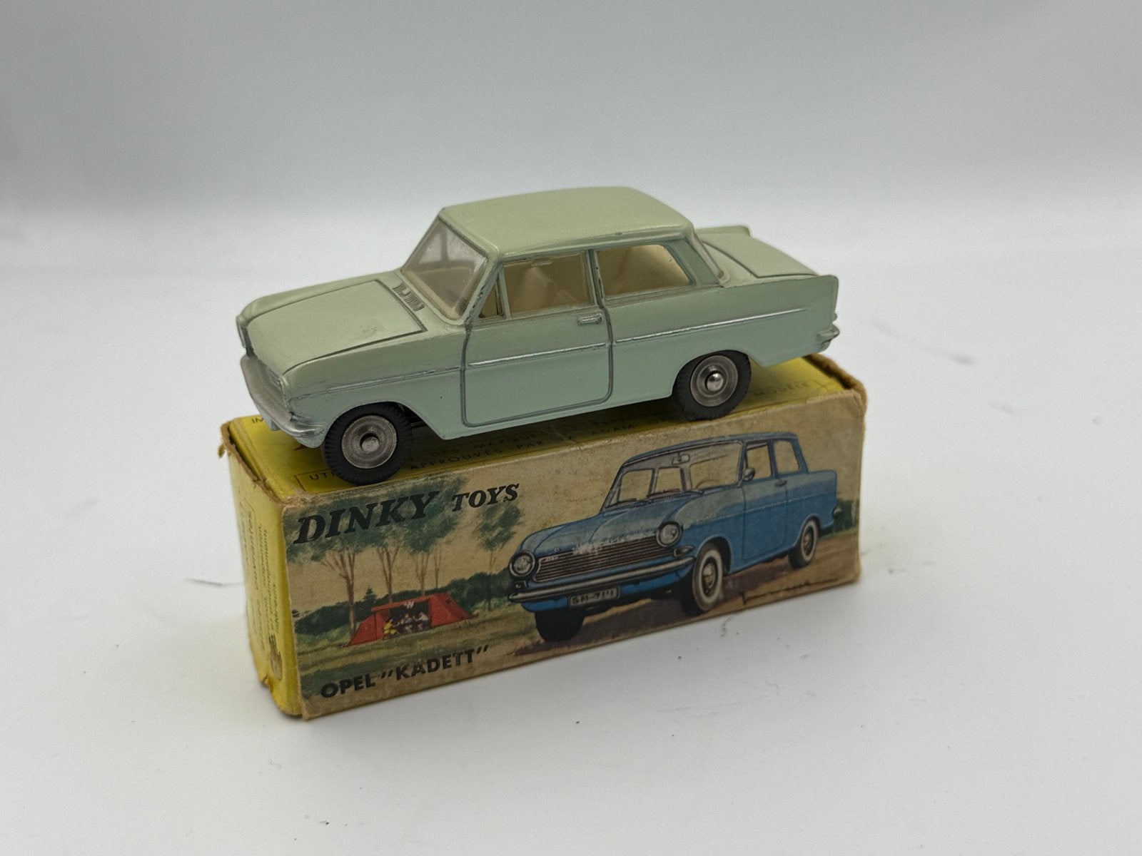 Dinky Toys Opel Kadett incl doos. Origineel made in France, Hobby en Vrije tijd, Modelauto's | 1:43, Ophalen of Verzenden, Zo goed als nieuw