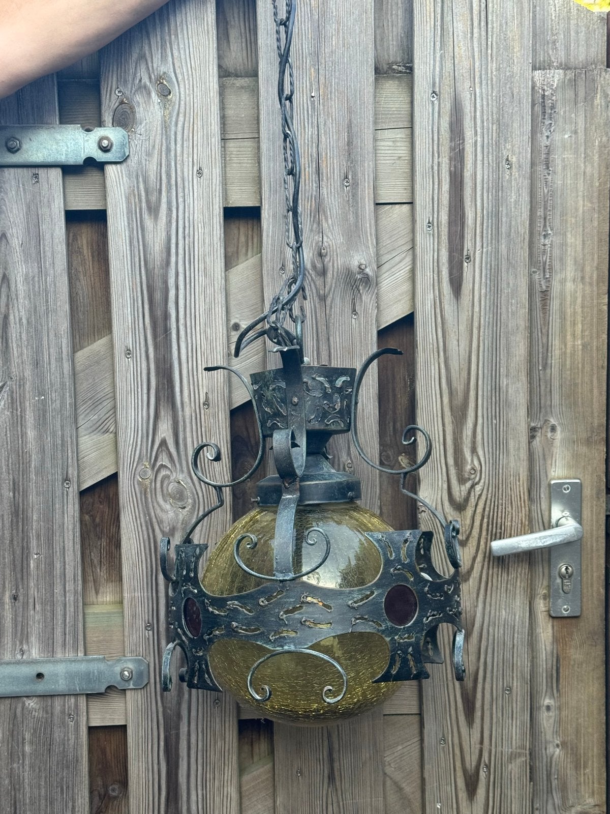 Vintage smeedijzeren hanglamp met amberkleurig crackle glas, Ophalen of Verzenden