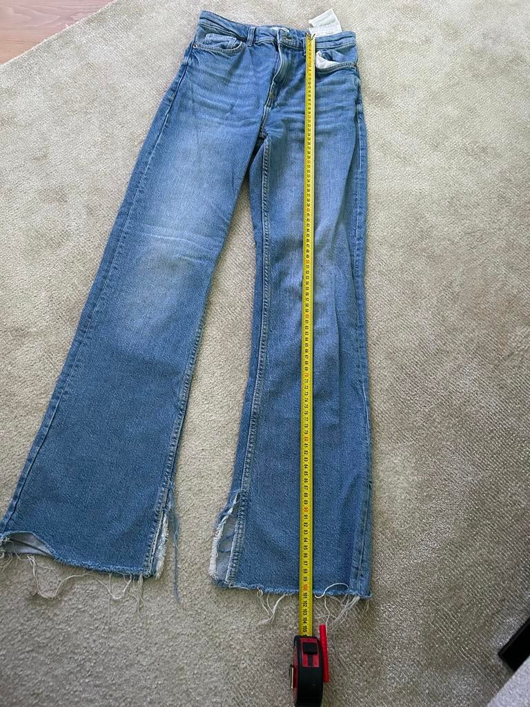 Bershka Straight Jeans, Ophalen of Verzenden, Zo goed als nieuw, Blauw, W27 (confectie 34) of kleiner