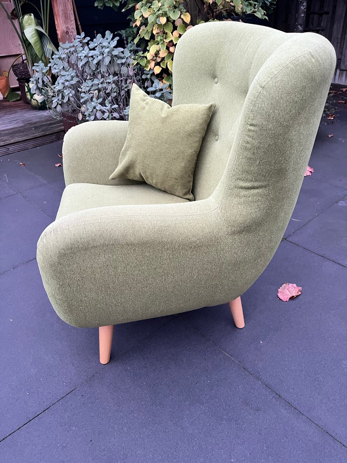 Comfortabele Groene Fauteuil met Houten Poten, Huis en Inrichting, Ophalen, Zo goed als nieuw, Stof, 75 tot 100 cm