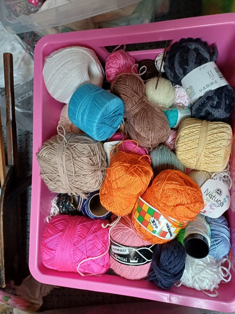 Doos met garen, Hobby en Vrije tijd, Breien en Haken, Ophalen of Verzenden, Gebruikt, Breien of Haken, Wol of Garen