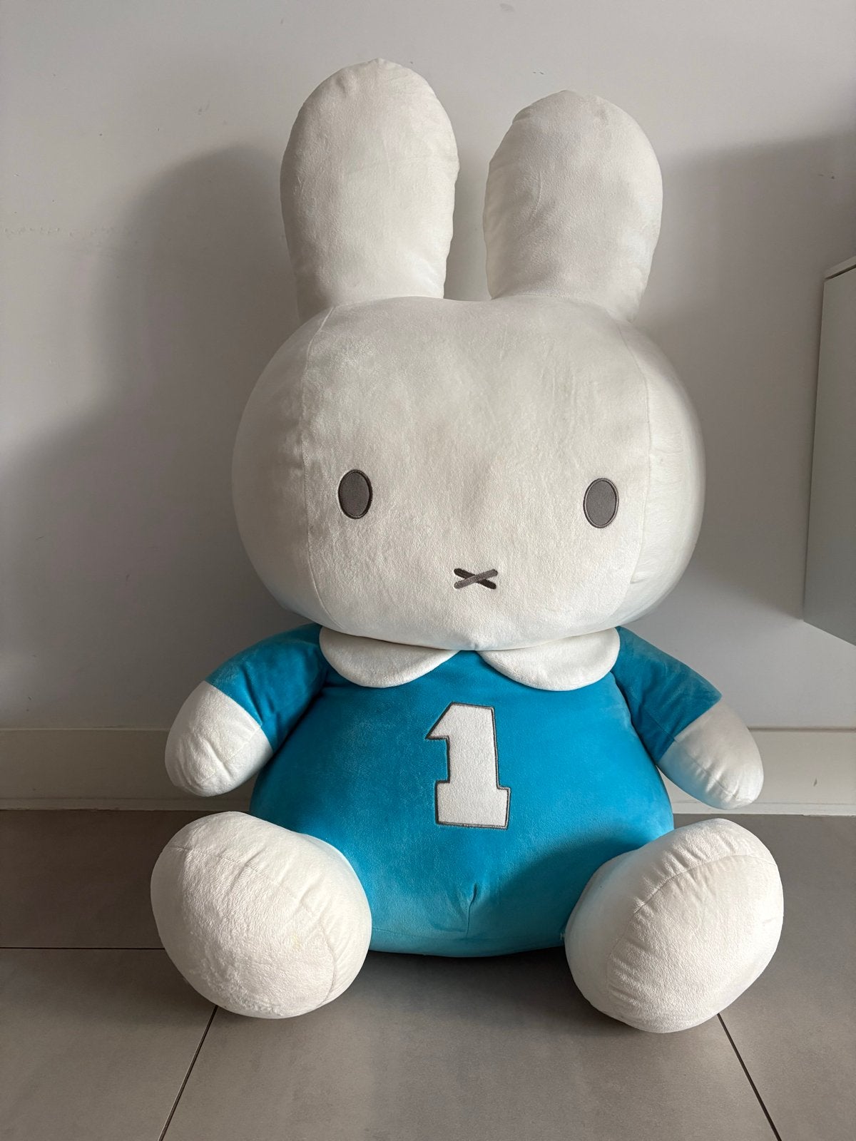 Grote Nijntje knuffel in blauw shirt met nummer 1, Ophalen, Overige merken, Konijn, Nijntje