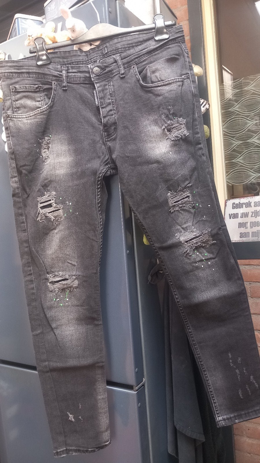 grijze Ripped heren spijkerbroek met verfspetters maat 50, Kleding | Heren, Ophalen of Verzenden, Gedragen, Grijs, W33 - W34 (confectie 48/50)