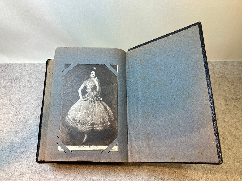 Antiek album met 98 kunstansichtkaarten Parijs ca. 1907-1930, Verzenden, Voor 1920, Ongelopen, Overige thema's