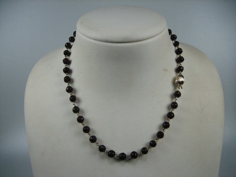 Antiek Granaat collier op 14 karaat gouddraad geschakeld, Verzenden, Goud, Ketting, Met edelsteen