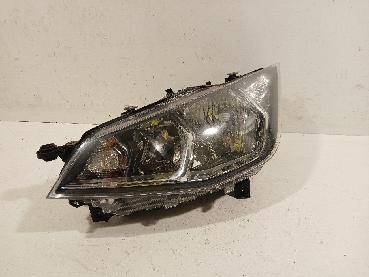 Koplamp links Seat Ibiza, Onderdelen@venauto.nl, Van der Ven Autorecycling B.V., Gebruikt, Ettenseweg 76, 4706 PB Roosendaal, The Netherlands