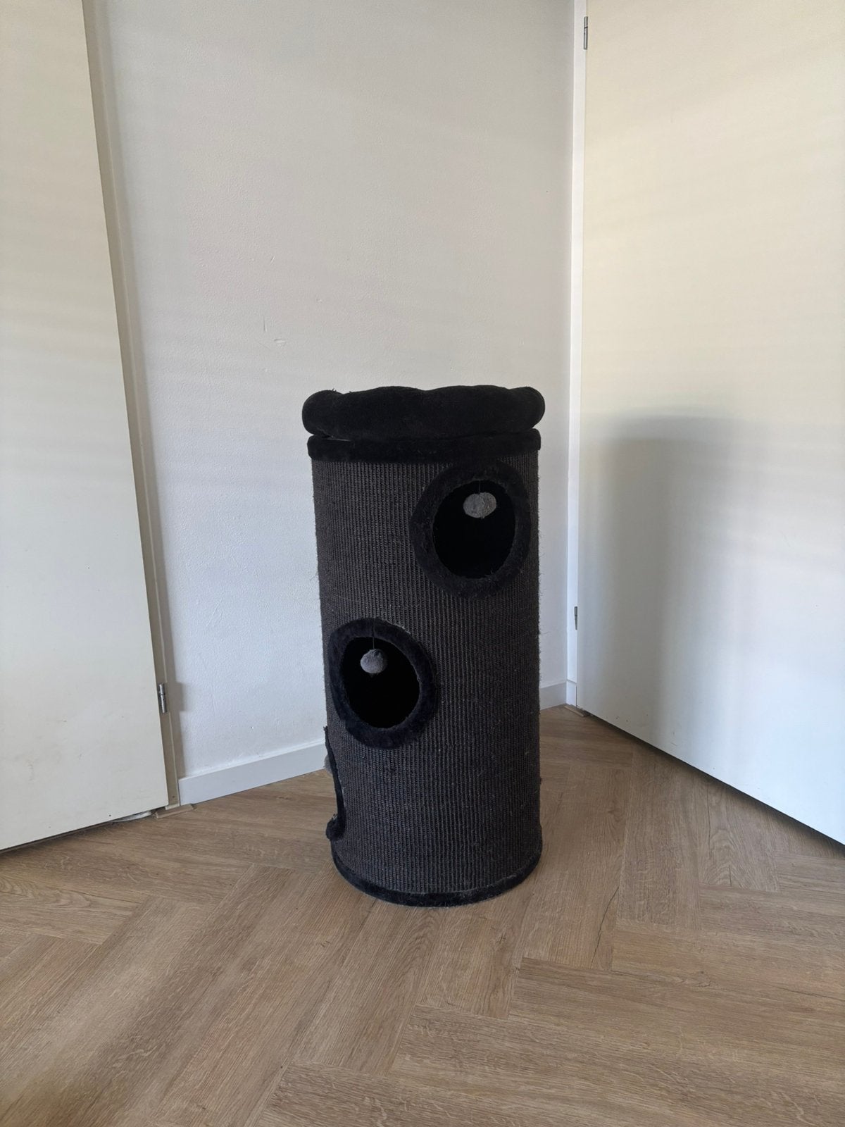 Krabpaal toren zwart met mandje, Ophalen, Gebruikt