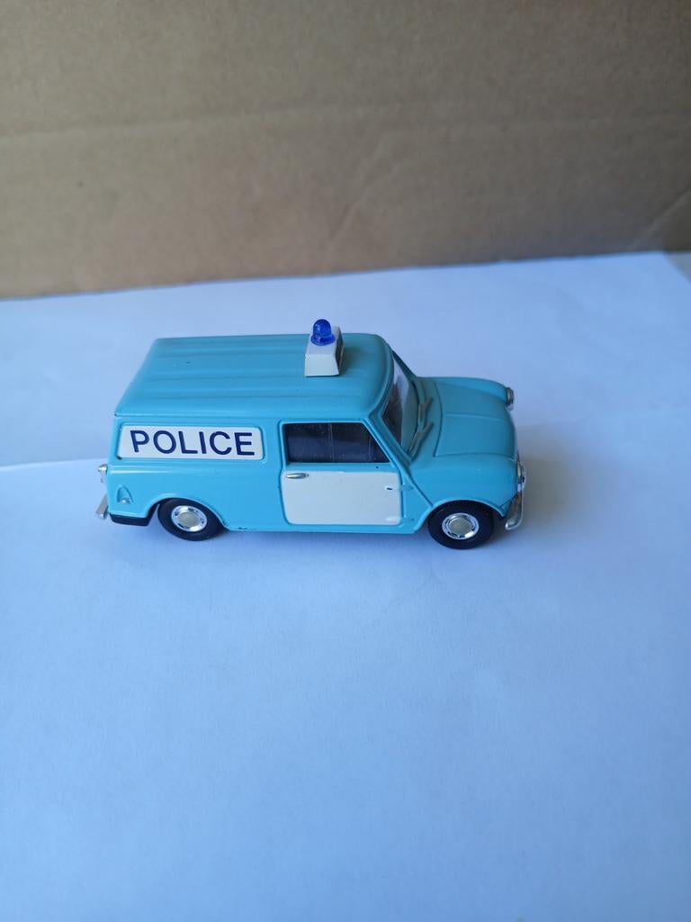 Mini van Police. Corgi, Ophalen of Verzenden, Zo goed als nieuw, Auto, Corgi