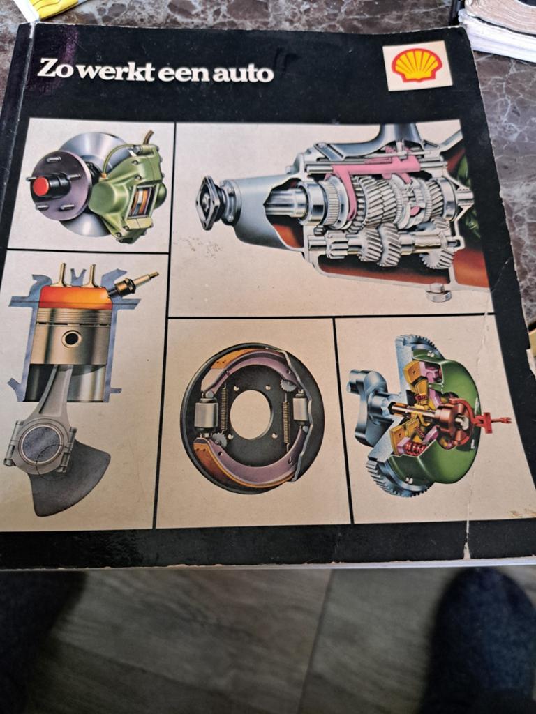 Zo Werkt Een Auto - Shell Boek, Boeken, Ophalen of Verzenden, Gelezen, Algemeen, Shell