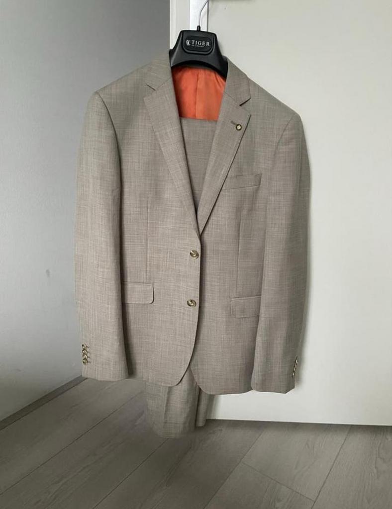 Tiger of Sweden pak, beige maat 56, Kleding | Heren, Ophalen of Verzenden, Gedragen, Overige maten, Beige