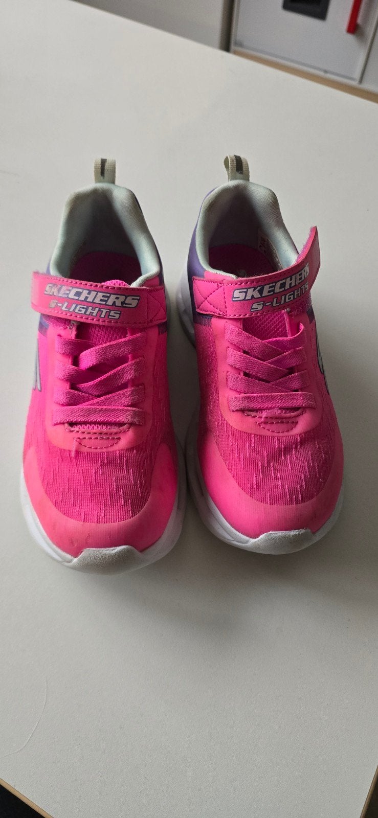 Skechers sportschoenen maat 31 - gebruikt voor de gym, Kinderen en Baby's, Gebruikt, Meisje, Sportschoenen, Skechers