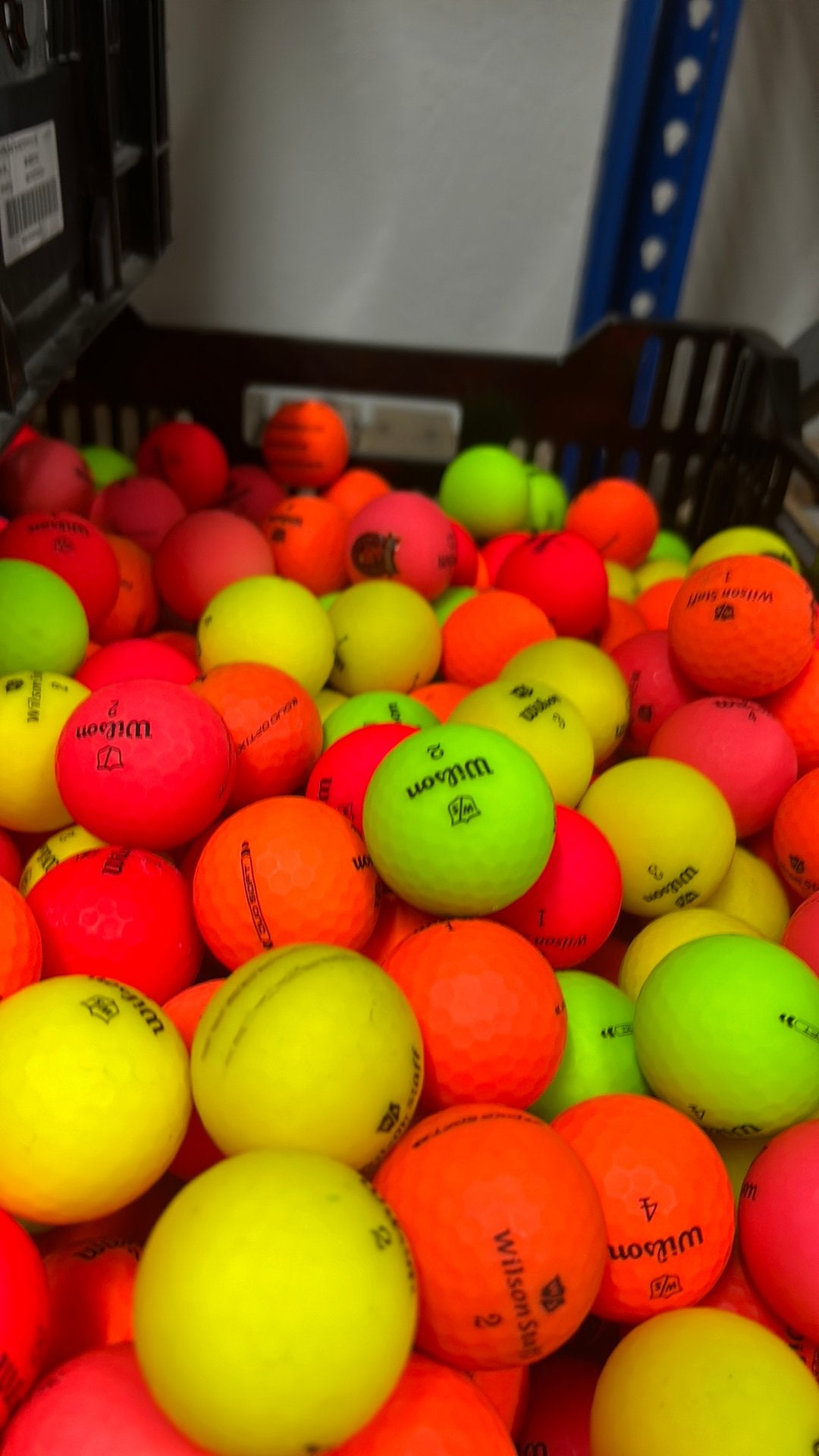 50 Stuks Wilson Staff Duo Soft Matte Golfballen AAAA, Bal(len), Info@premiumgolf.nl, Ophalen of Verzenden, Zo goed als nieuw