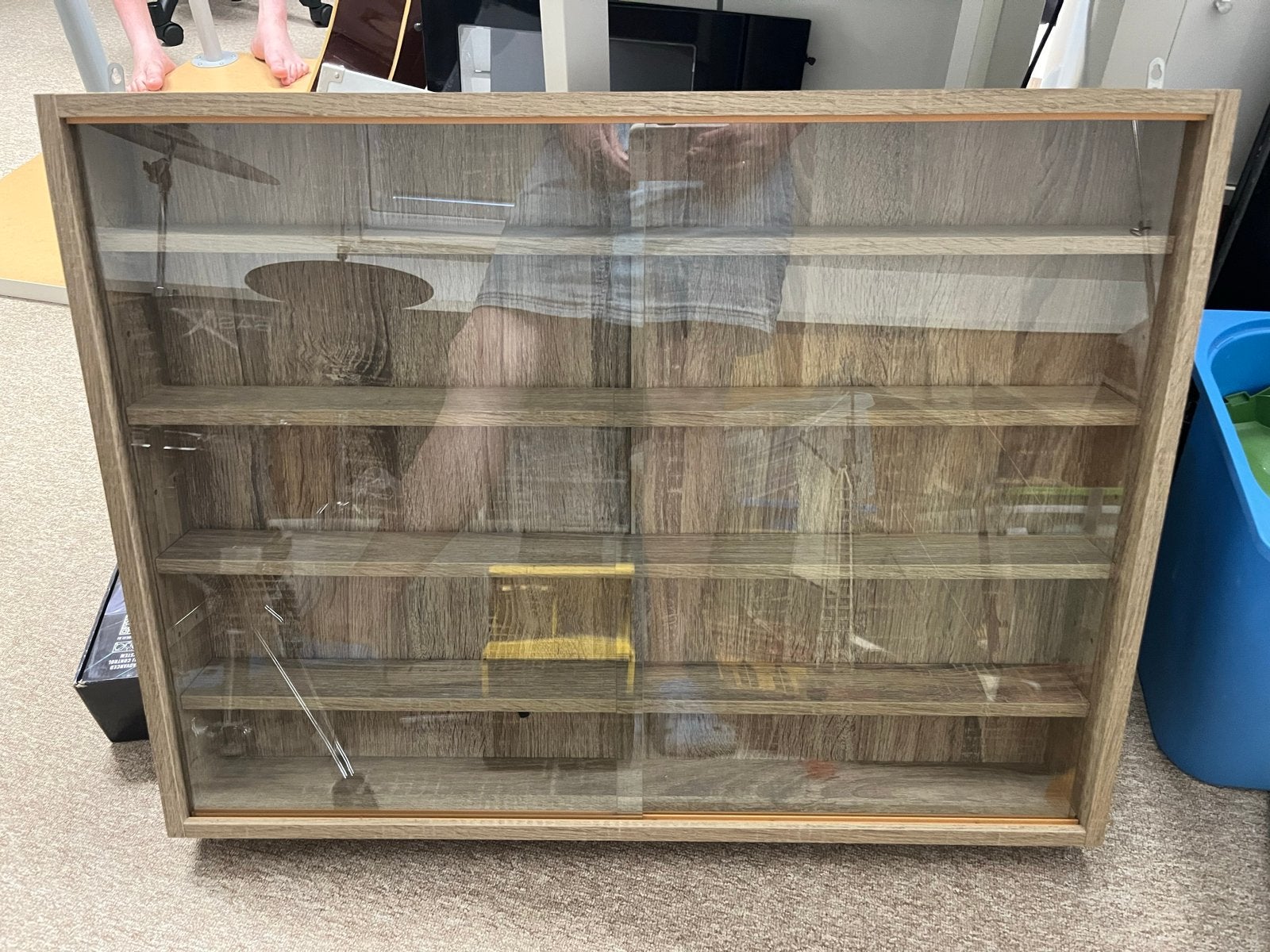 Vitrinekast met glazen schuifdeuren en planken, Ophalen, Gebruikt, 100 tot 150 cm, Minder dan 25 cm