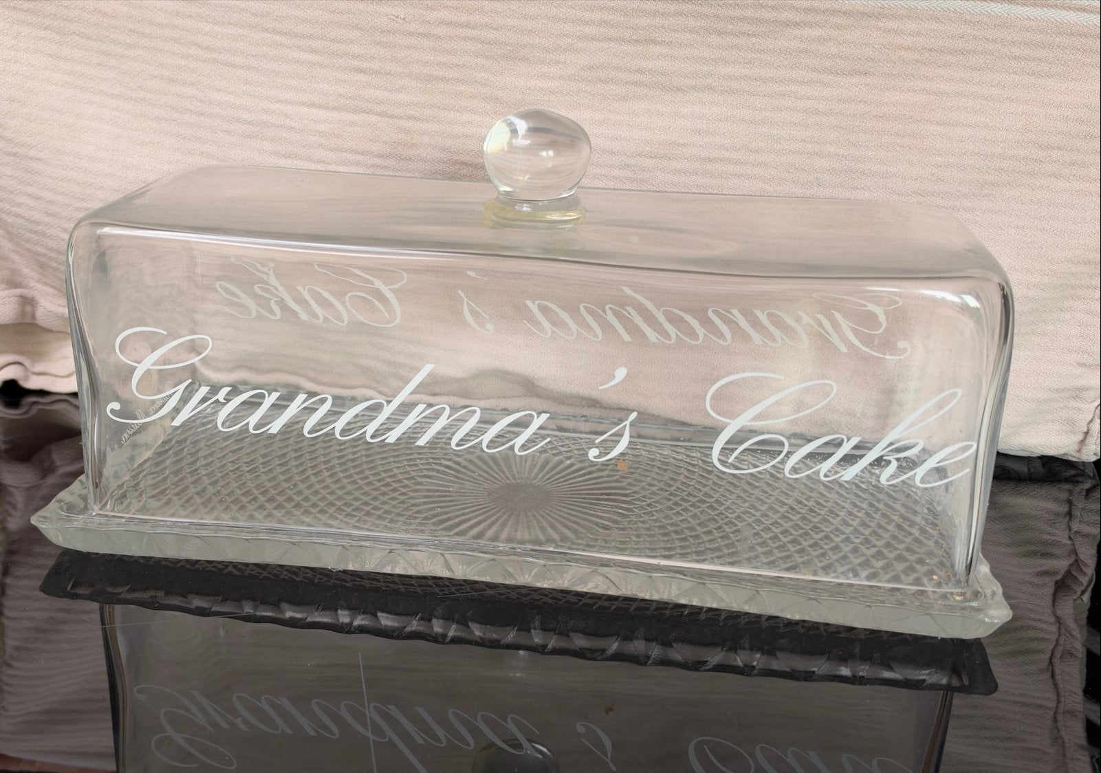 Riviera Maison Glazen taartstolp met 'Grandma's Cake' opdruk, Ophalen, Overige merken, Glas, Overige typen