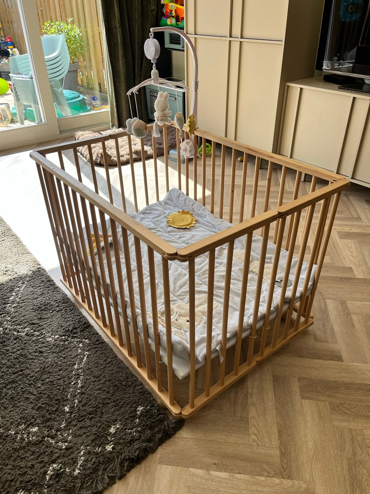 Houten petite amelie box met kleed en mobiel Nijntje, Kinderen en Baby's, Ophalen, Gebruikt, Rechthoekig, Boxkleed