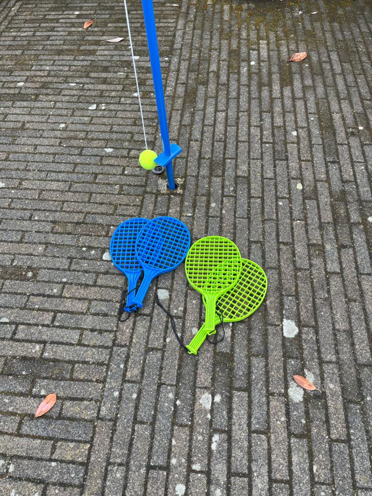 Tennispaal set met rackets en bal, Sport en Fitness, Tennis, Gebruikt, L00, Overige typen, Ophalen