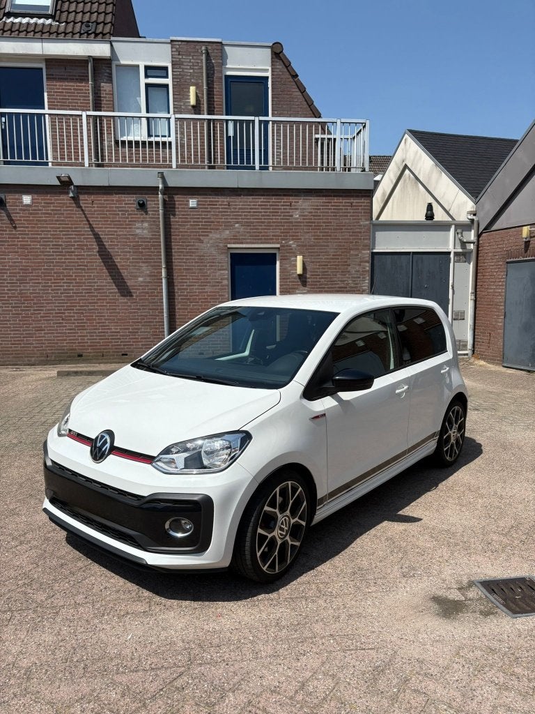Volkswagen up! 1.0 115pk 2020 Wit, Voorwielaandrijving, 967 kg, Metallic lak, 4 stoelen