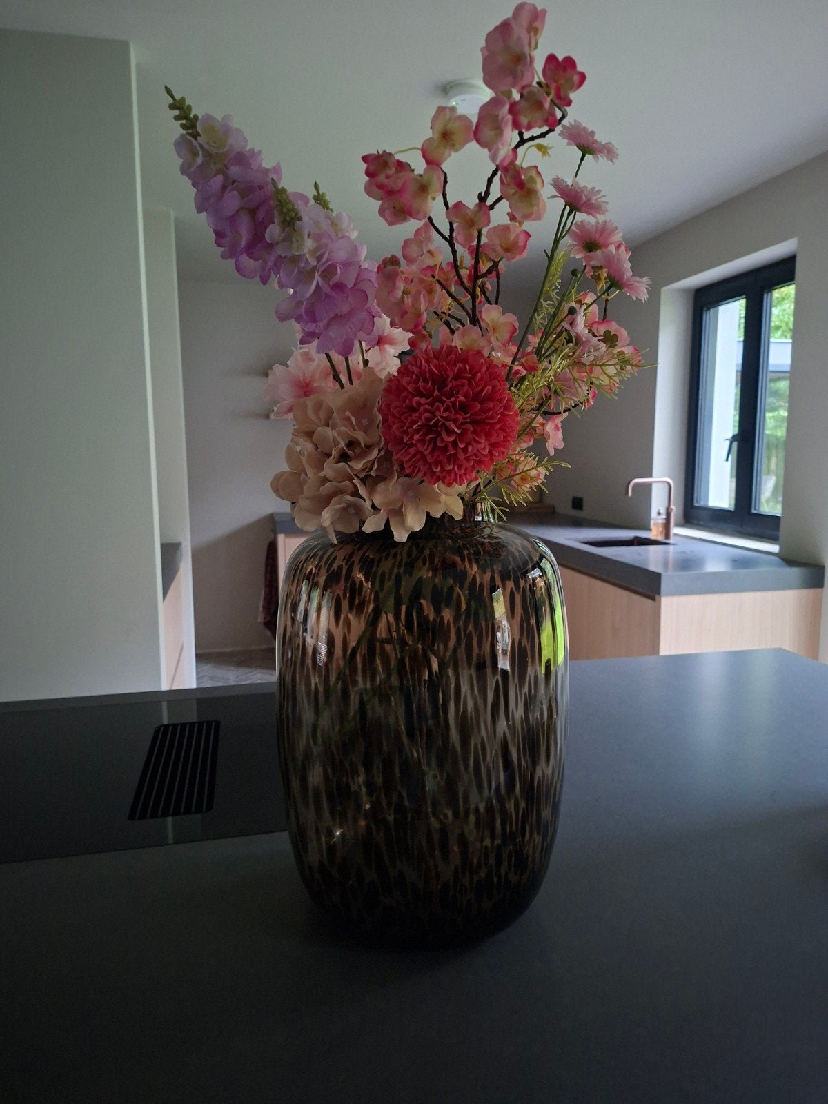 Grote leopard vaas met zijde bloemen, Ophalen, Zo goed als nieuw