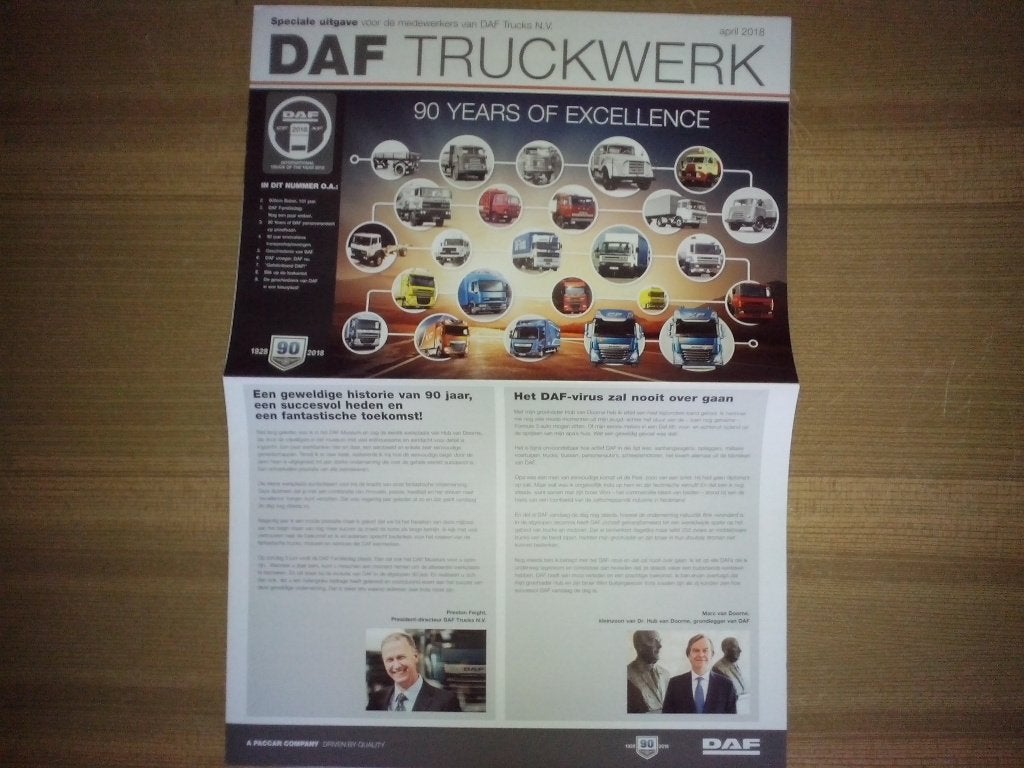 2x DAF 90 Jaar 1928-2018 brochures folders Fernfahrer Truck, Ophalen of Verzenden, Zo goed als nieuw, Overige merken