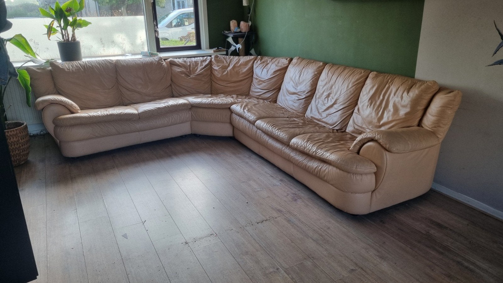 Grote hoekbank( bezorging IO mogelijk) , stukje gescheurd!, Huis en Inrichting, Ophalen, Gebruikt, 100 tot 125 cm, Hoekbank