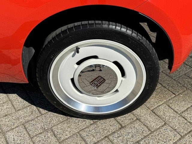 Fiat 500 0.9 Turbo Anniversario *carplay *p-sensoren *uniek!, Voorwielaandrijving, Gebruikt, Overige kleuren, Leder en Stof